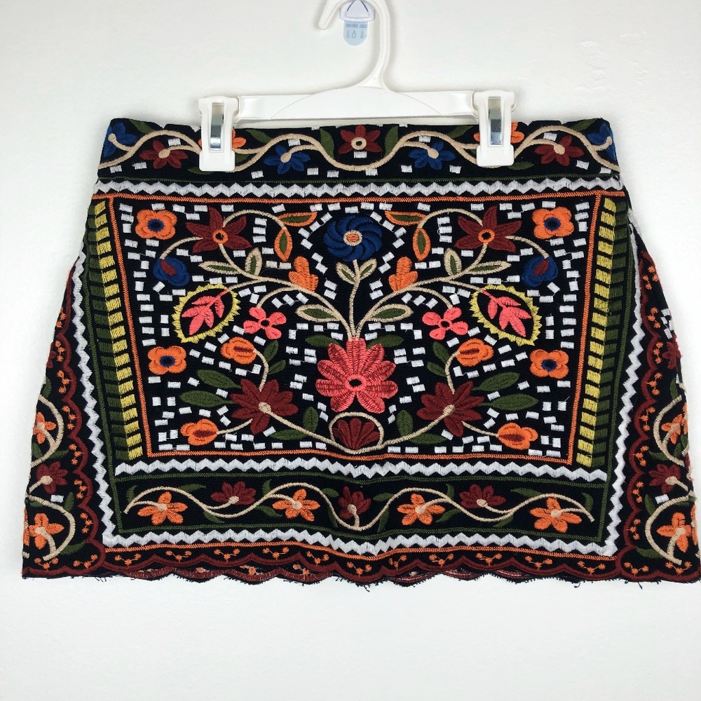 Black & Colorful Floral Embroidered Mini Skit - Picture 2 of 7